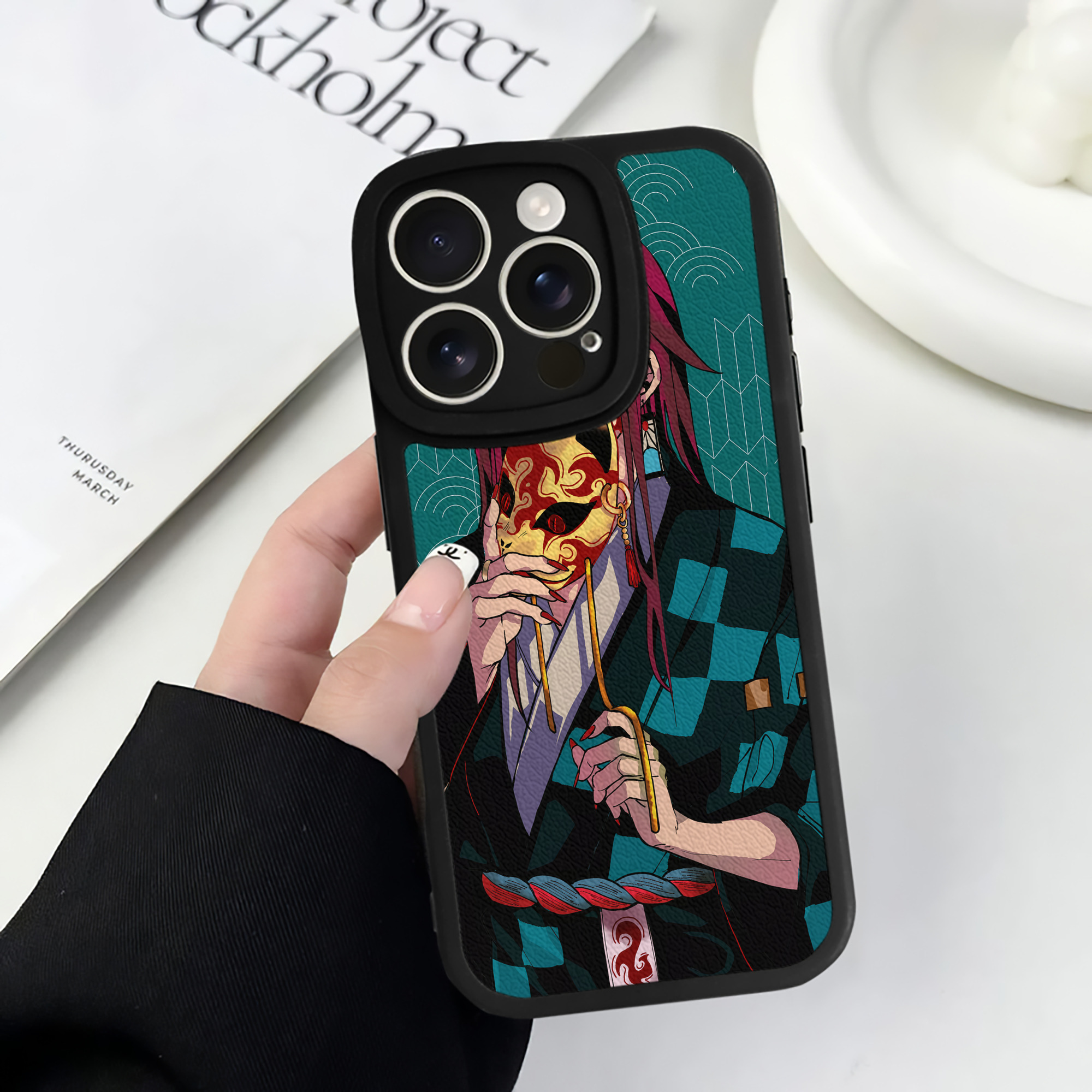 （画像用） 鬼滅の刃（きめつのやいば）竈門 炭治郎／かまど たんじろう Kamado Tanjirou 【iPhone 16シリーズ対応】シリコンスマホケース（レザー調） 材質：シリコン